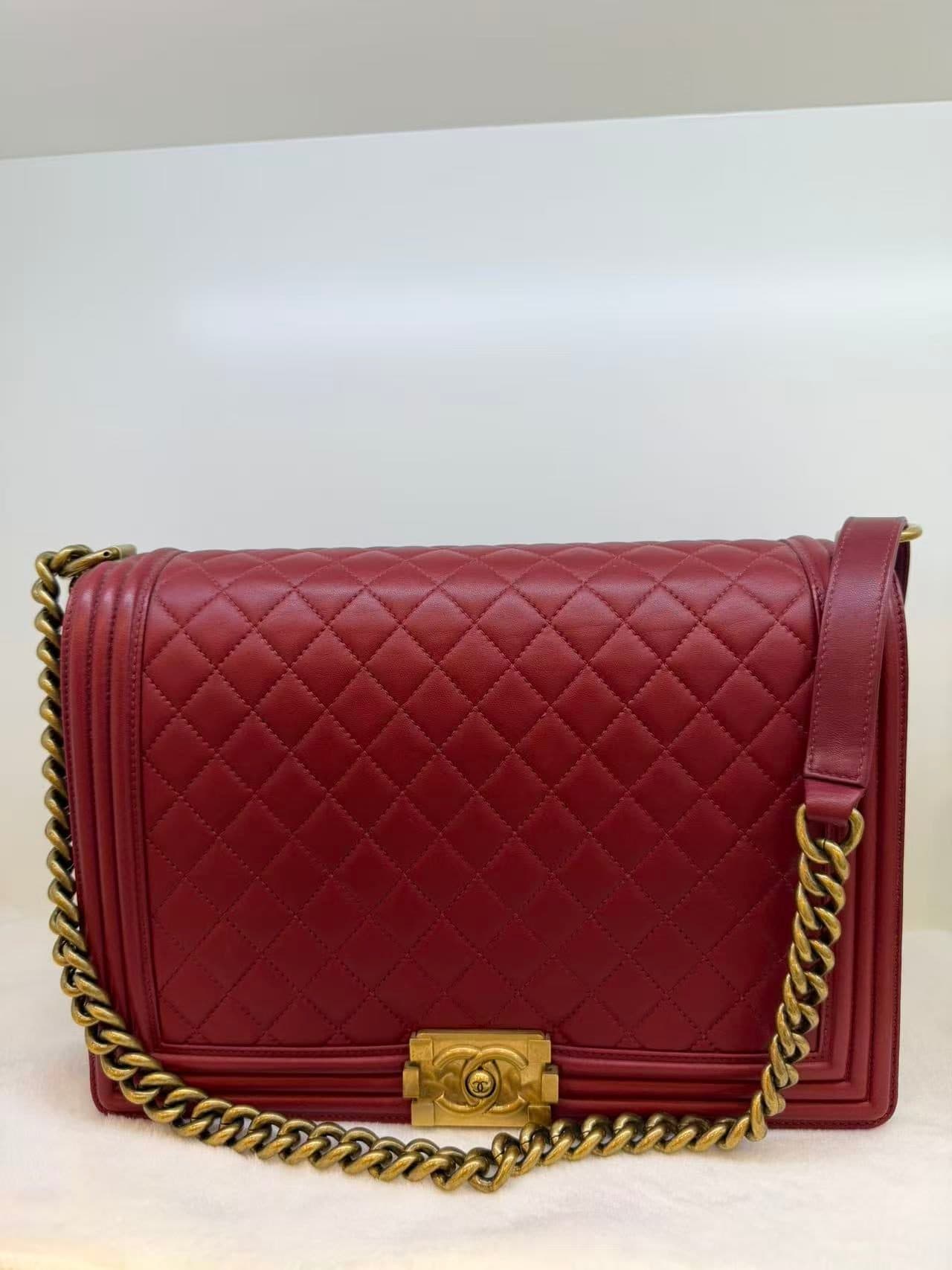 Chanel Chanel Le Boy New Medium Quilted Lambskin Chain Bag